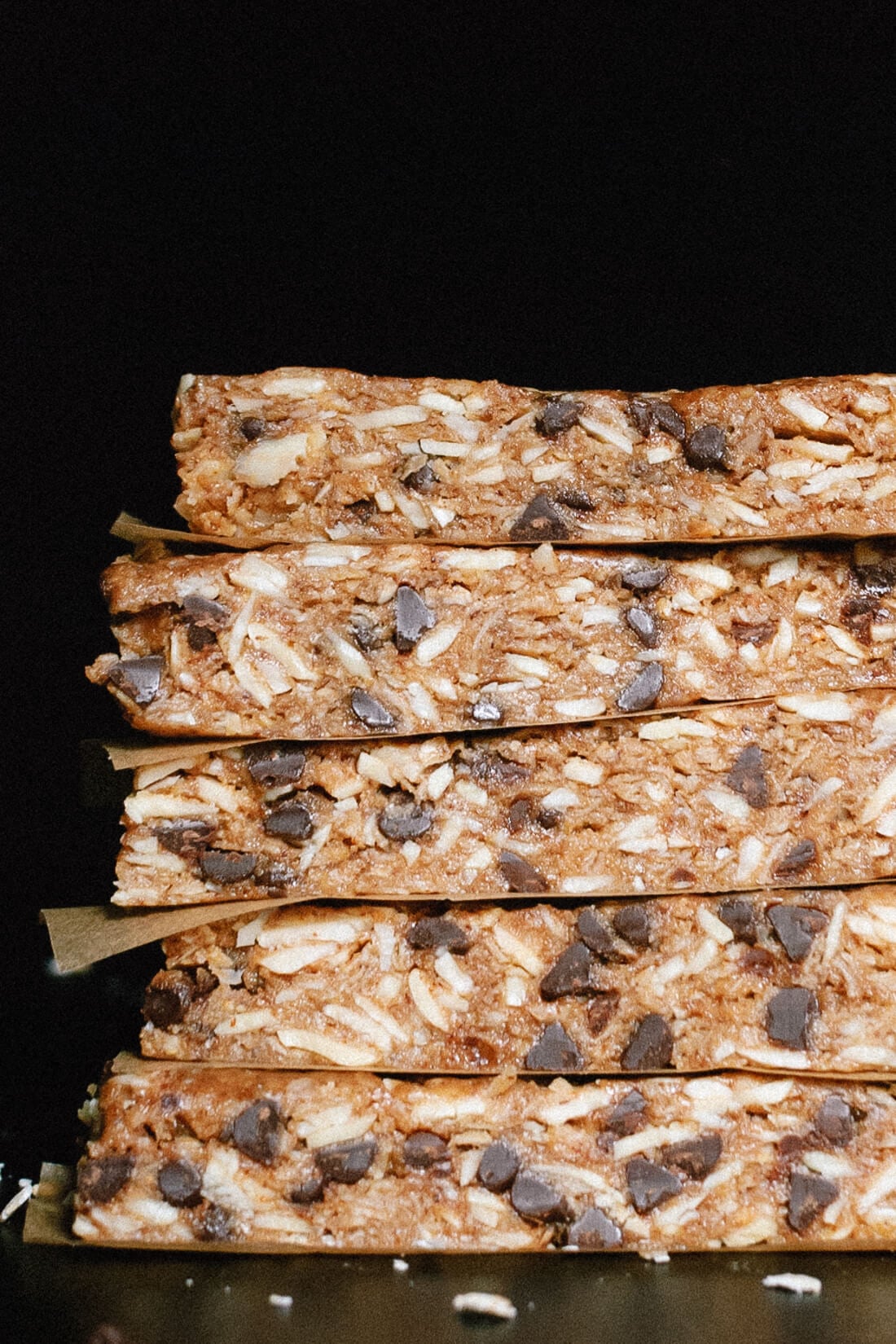 Dark chocolate, almond and honey granola bars recipe