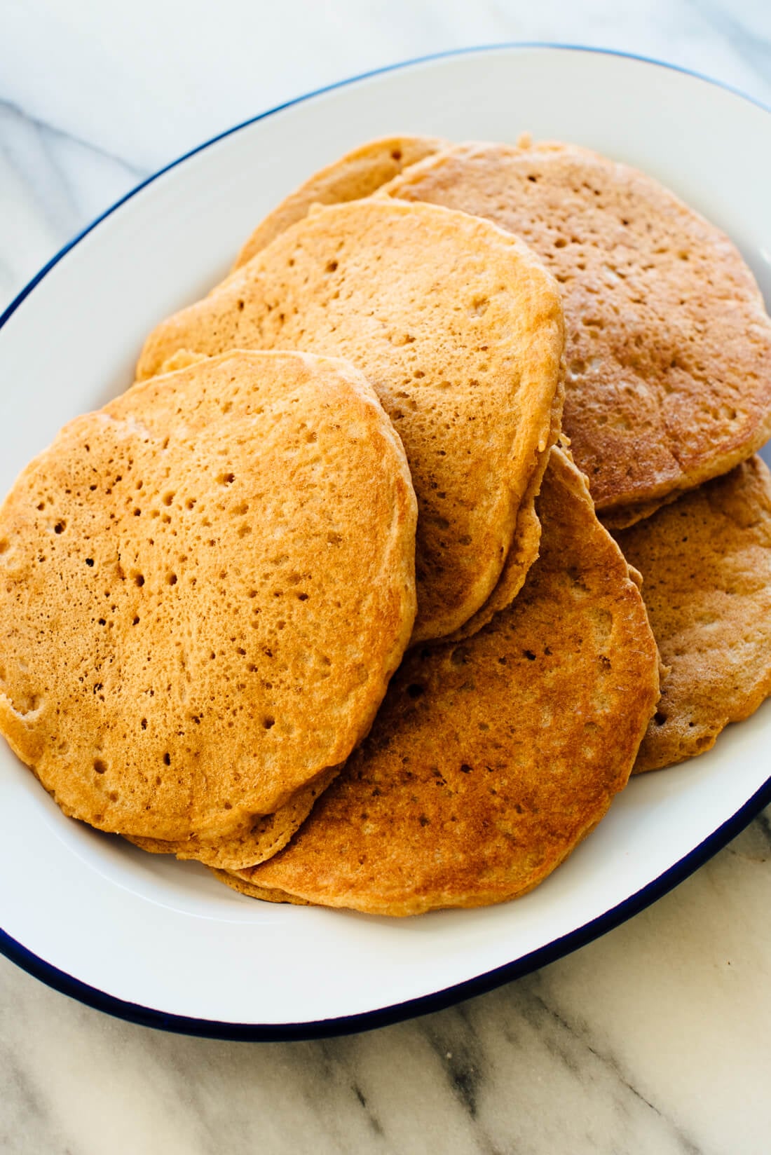The best whole wheat pancakes recipe! These #pancakes are absolutely delicious and are made with 100% whole grains.
